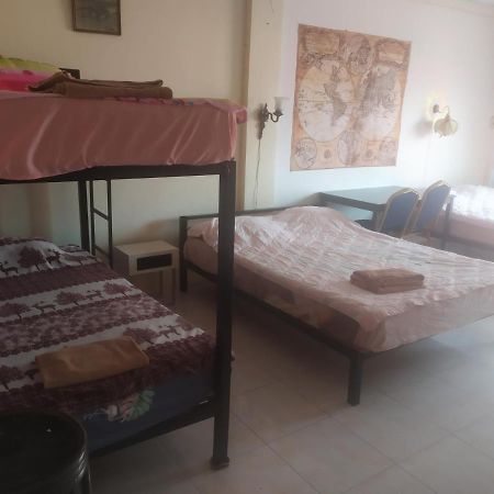Artem'S Guesthouse Jomtien Beach Exterior foto