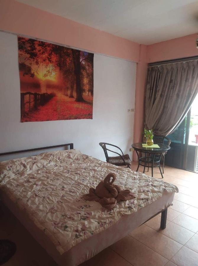 Artem'S Guesthouse Jomtien Beach Exterior foto