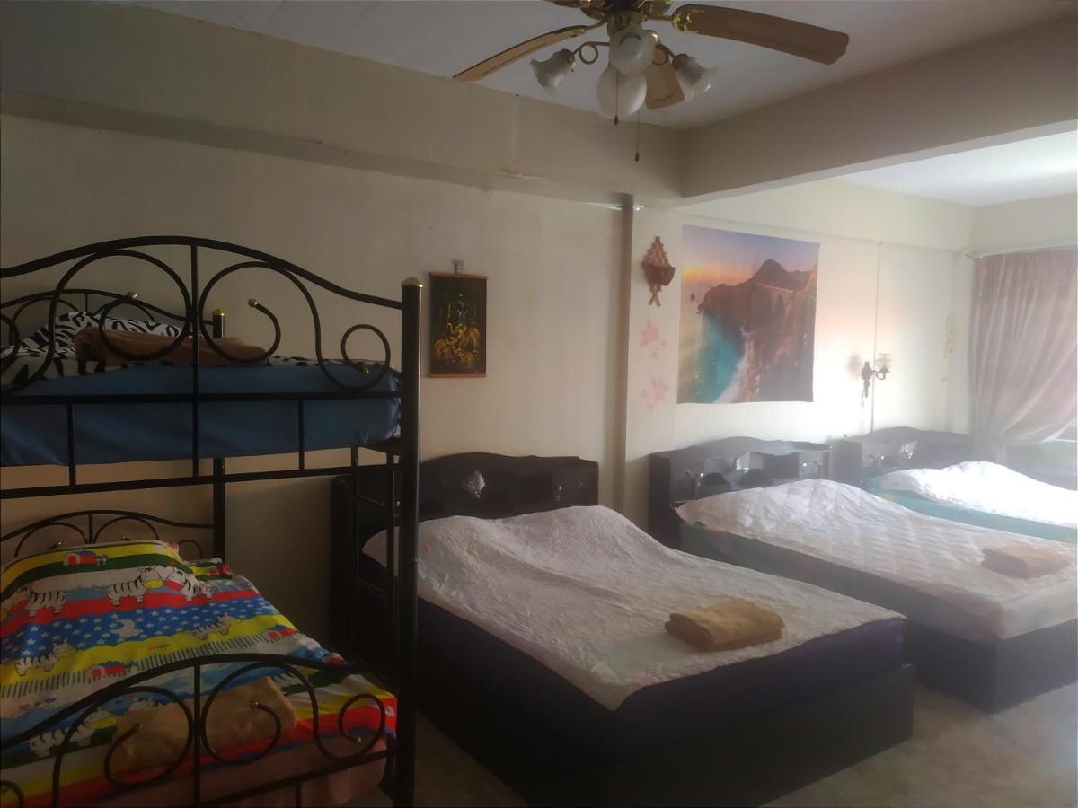 Artem'S Guesthouse Jomtien Beach Exterior foto