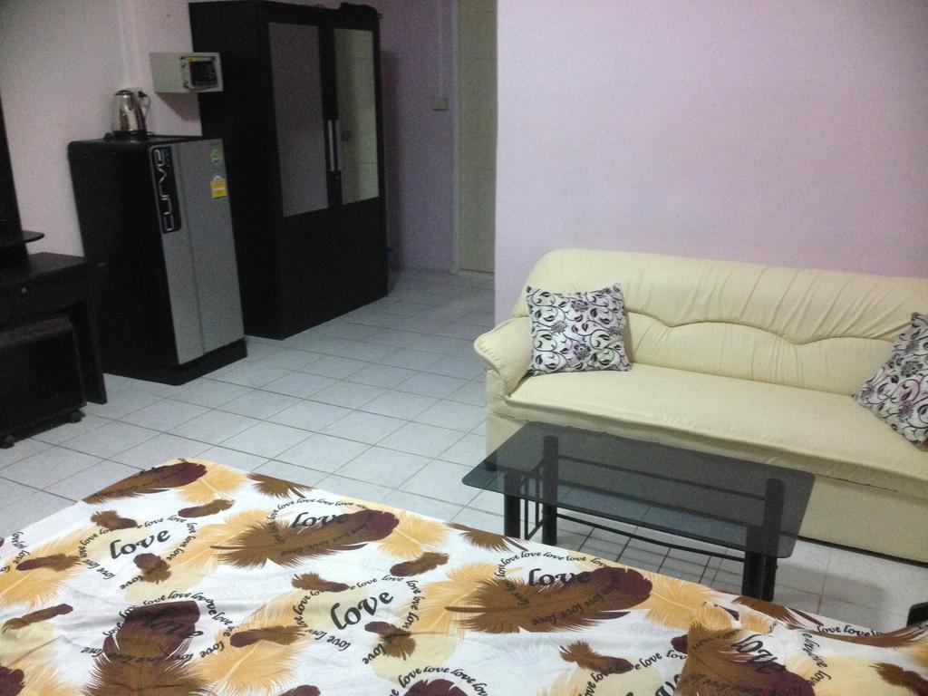 Artem'S Guesthouse Jomtien Beach Zimmer foto