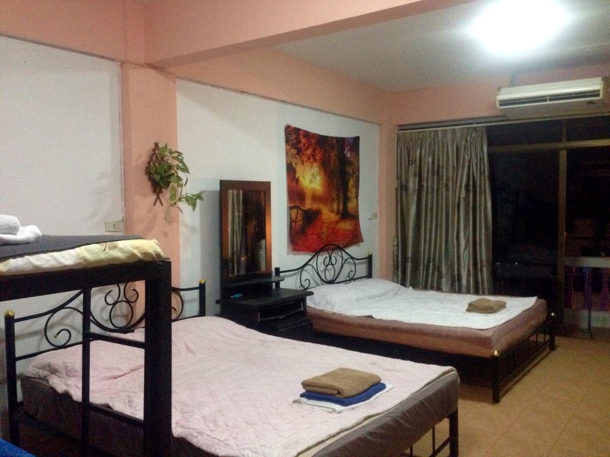 Artem'S Guesthouse Jomtien Beach Exterior foto