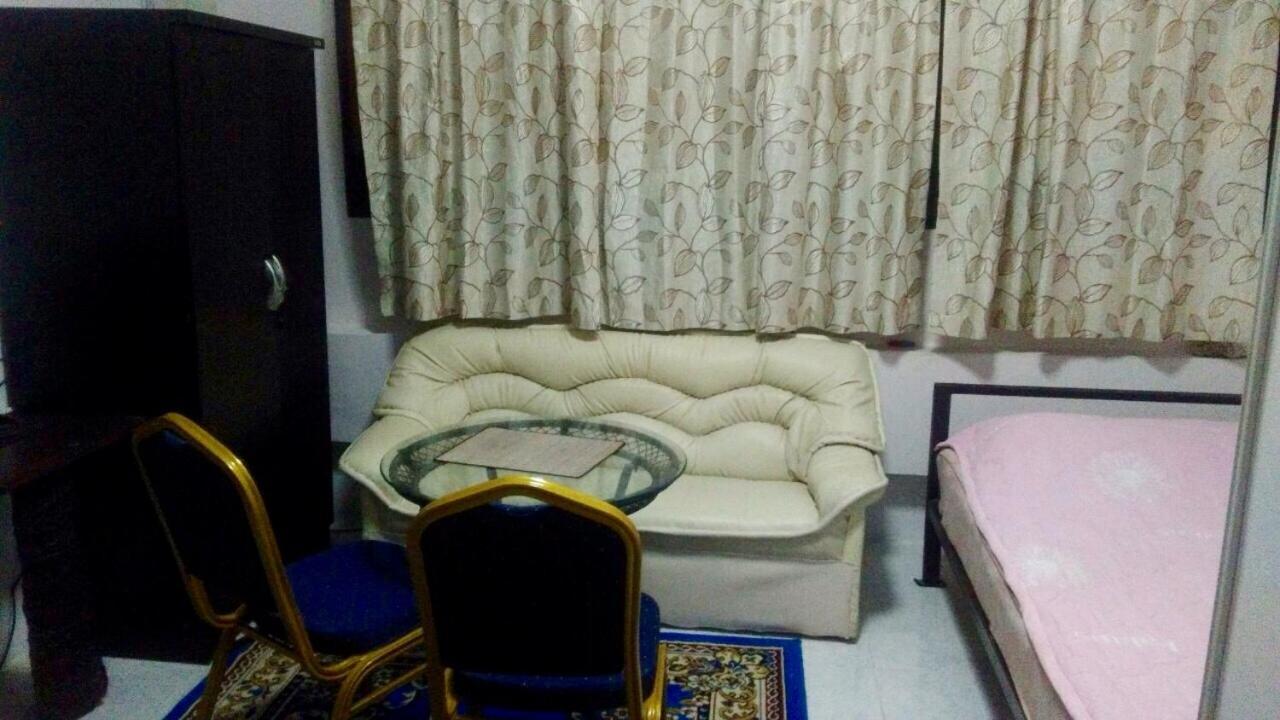 Artem'S Guesthouse Jomtien Beach Exterior foto